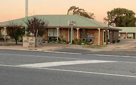 Lake Albert Motel